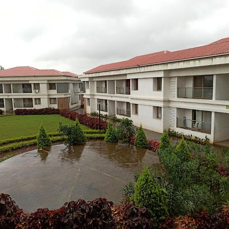 Parishreya Holiday Home Lonavala Buitenkant foto