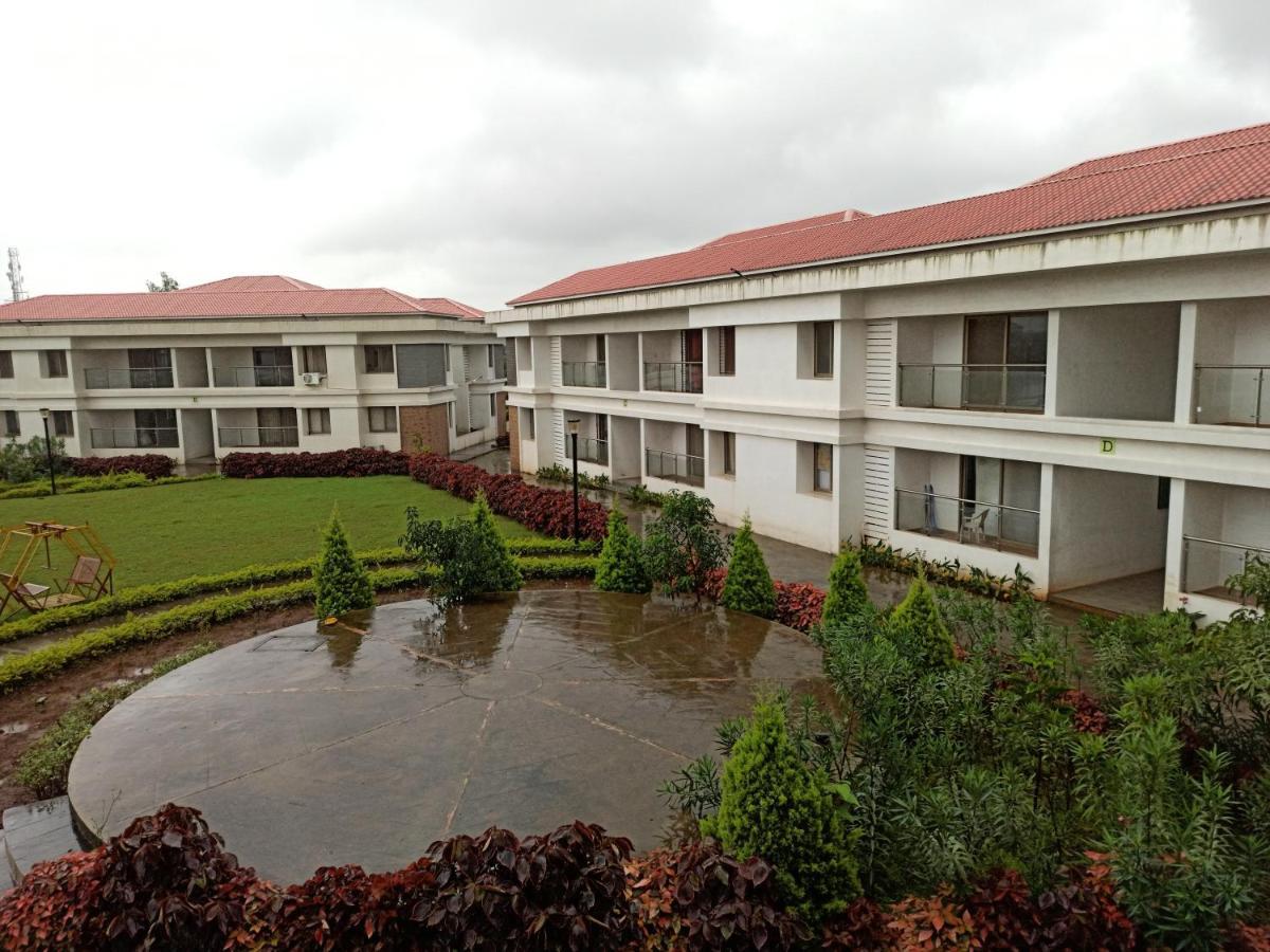 Parishreya Holiday Home Lonavala Buitenkant foto