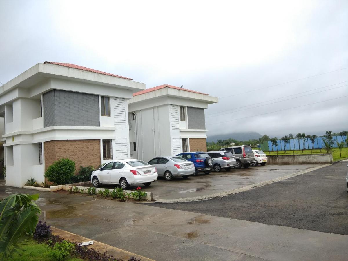 Parishreya Holiday Home Lonavala Buitenkant foto